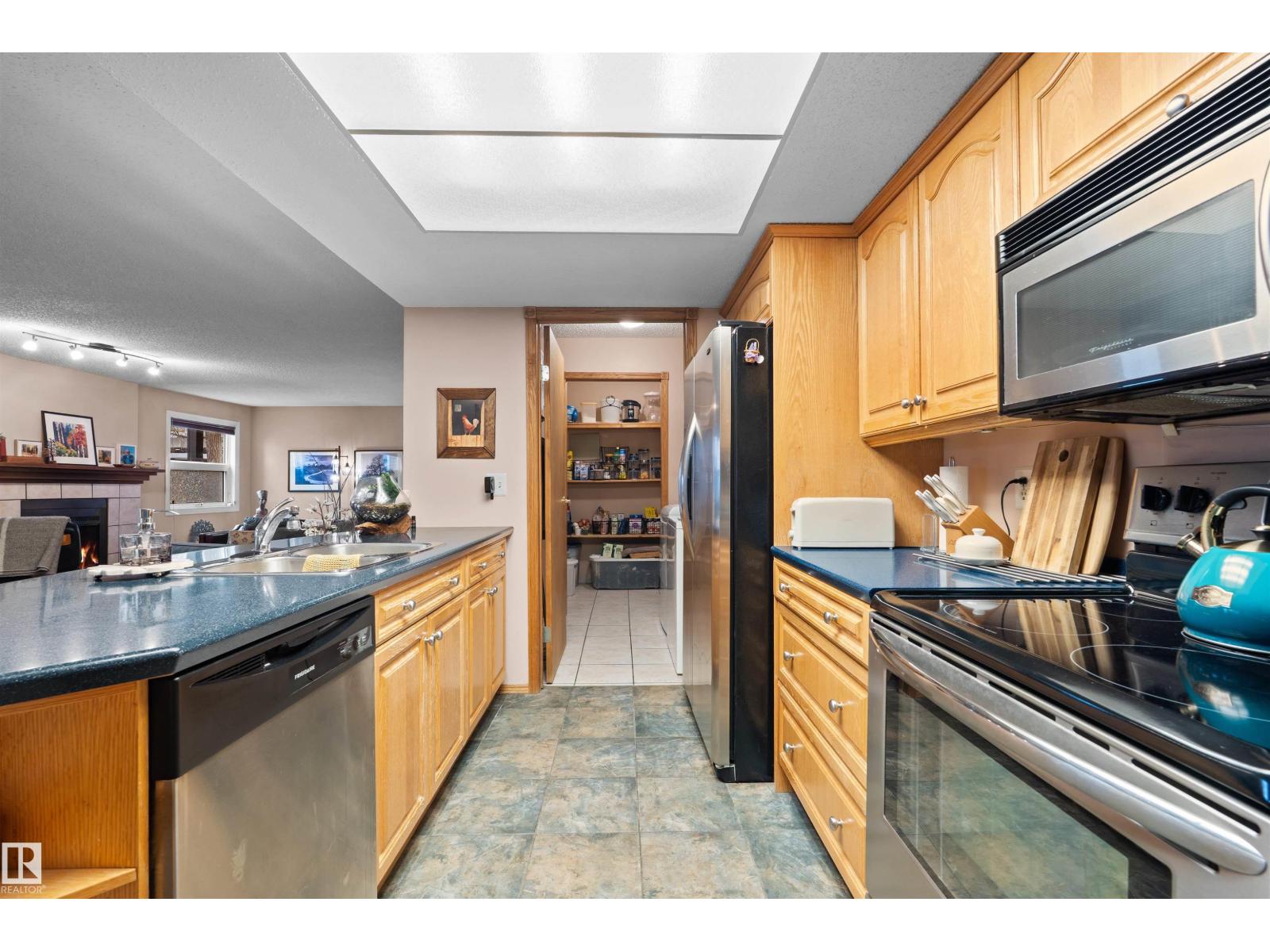 #11 10172 118 ST NW - 7