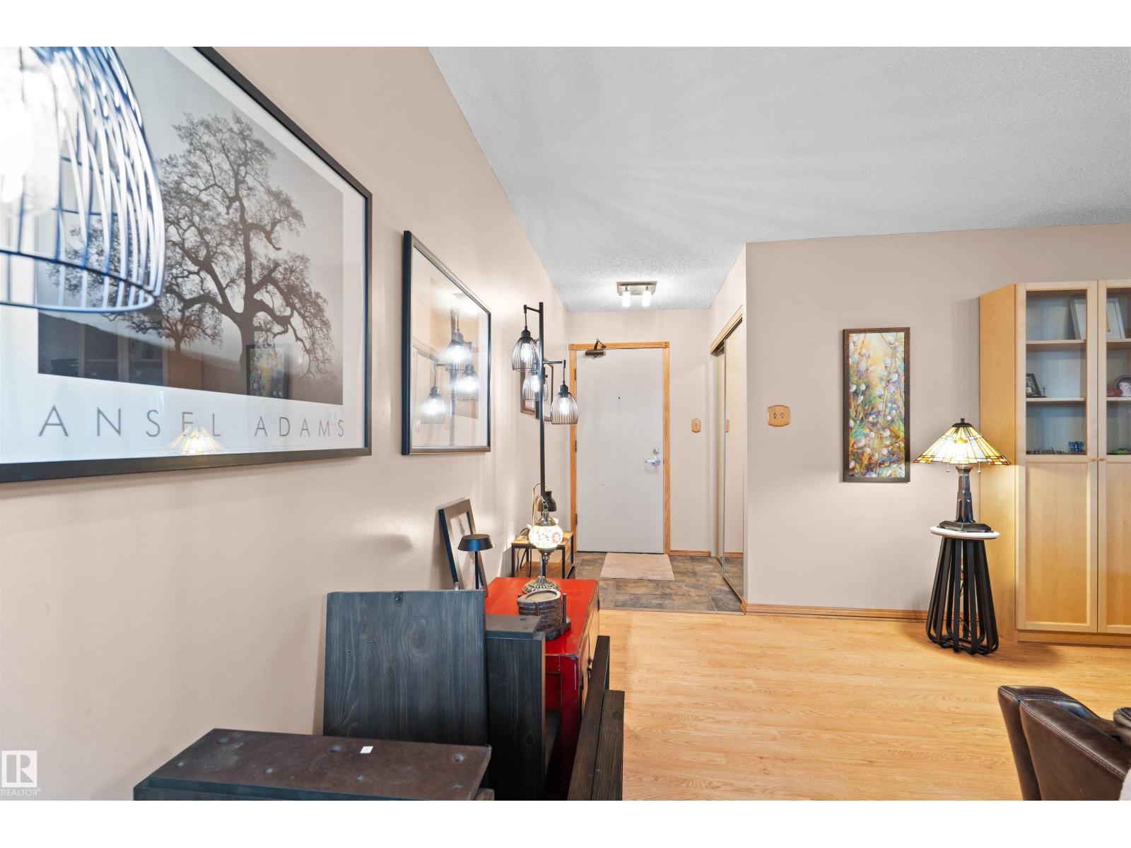#11 10172 118 ST NW - 8