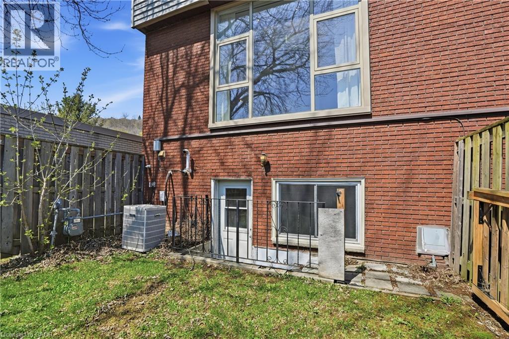 23 WATSONS Lane Unit# 10, Dundas, Ontario, L9H5G9 — Photo 22