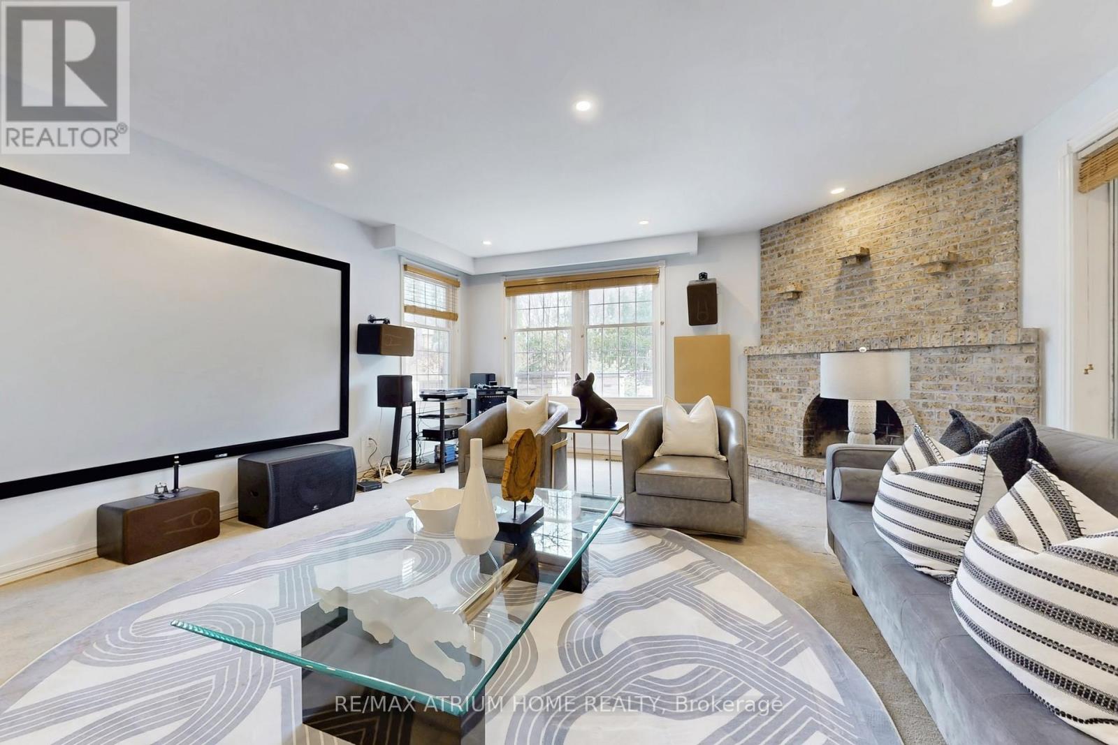 19 LIMCOMBE DRIVE - 18