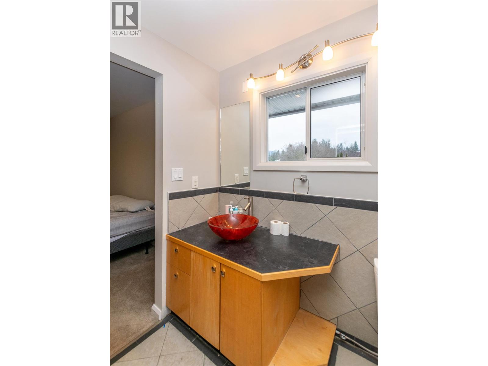 En Suite Bathroom with Shower