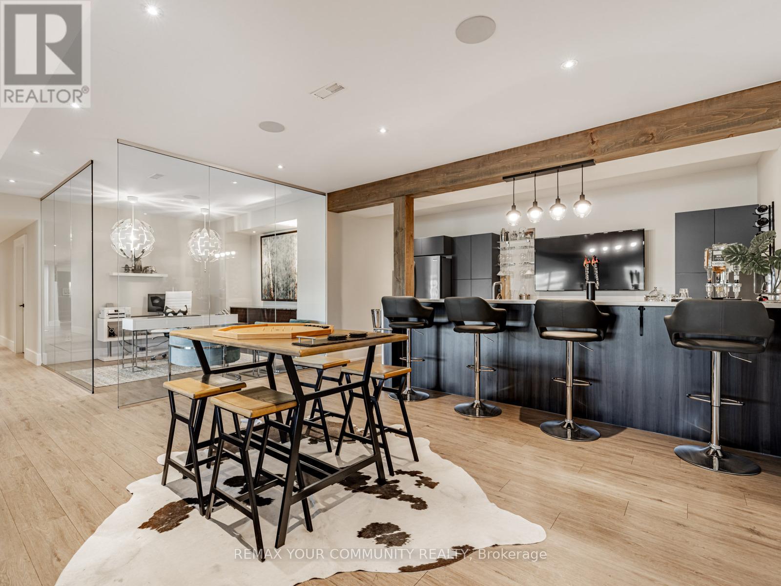 Wet Bar W/ B/I Speakers