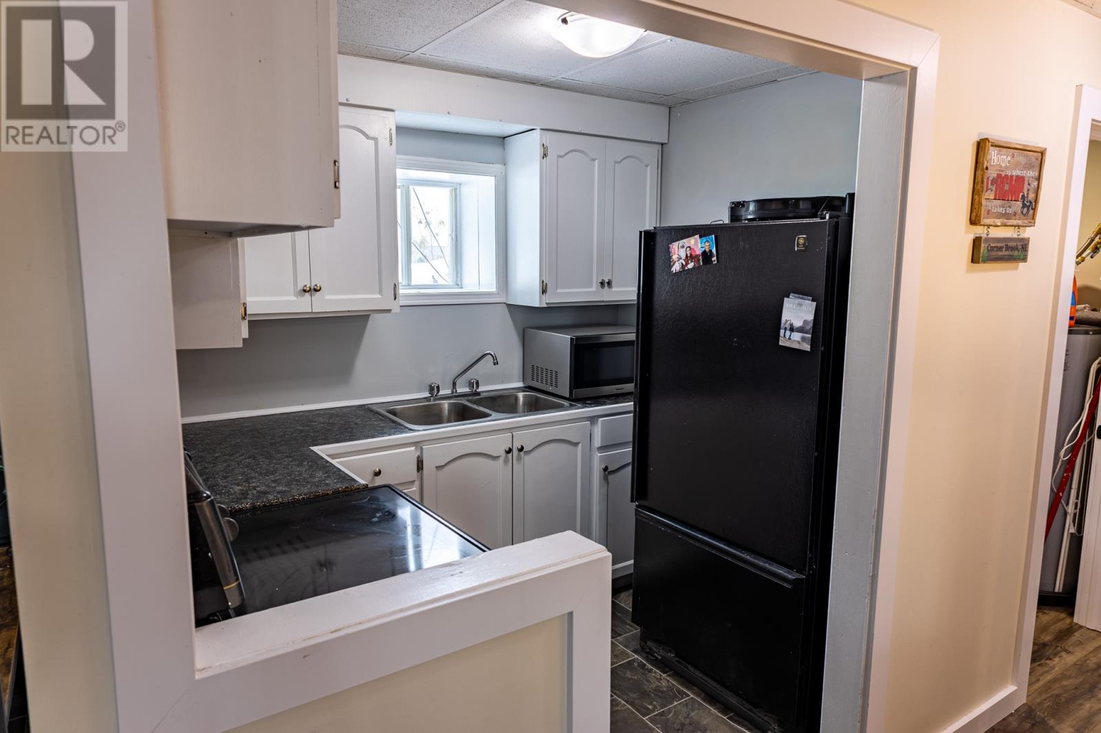 18 SEVENTH AVENUE - 24