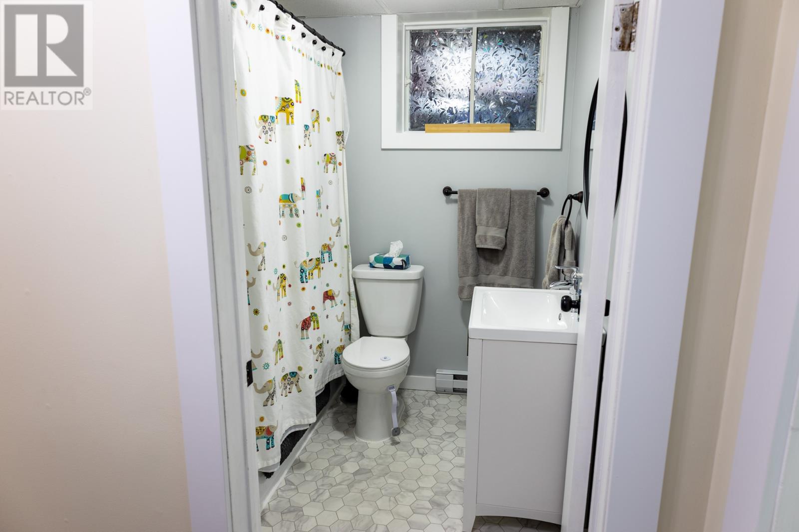 18 SEVENTH AVENUE - 26