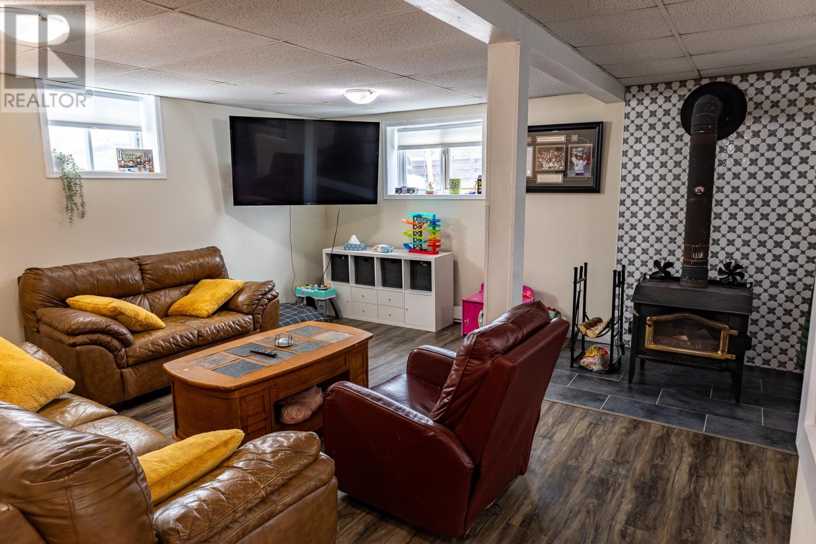 18 SEVENTH AVENUE - 23