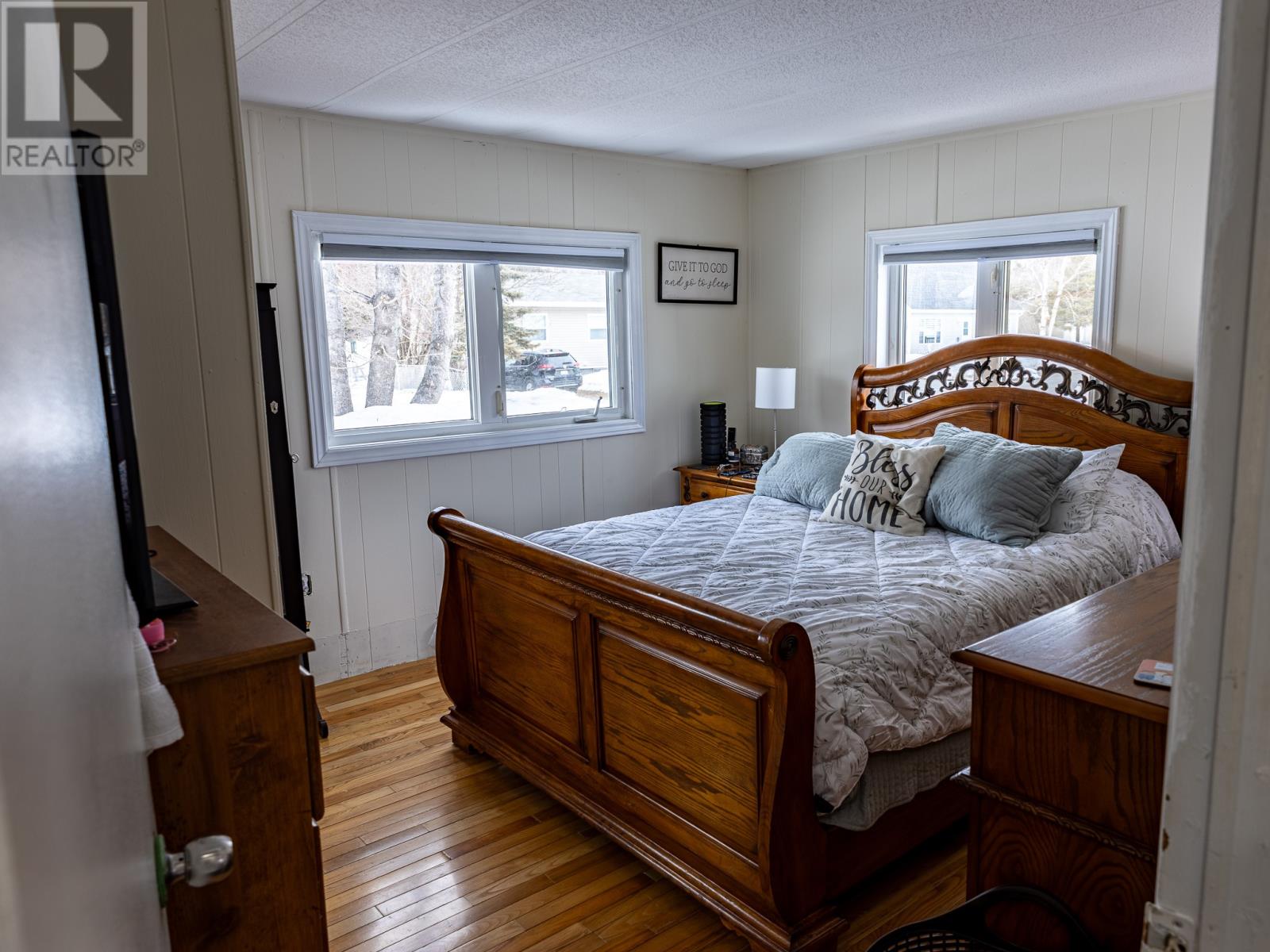 18 SEVENTH AVENUE - 21