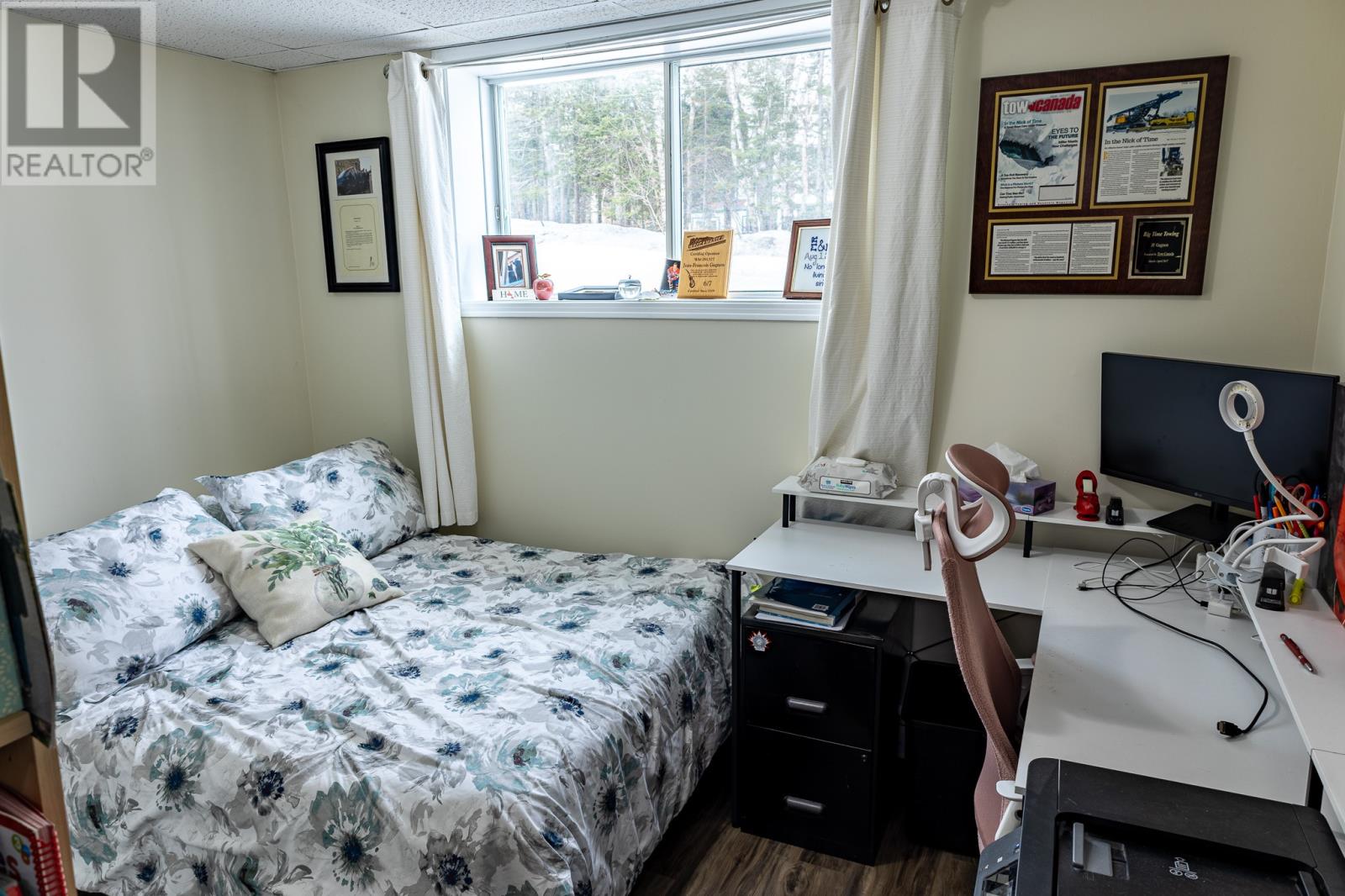 18 SEVENTH AVENUE - 27