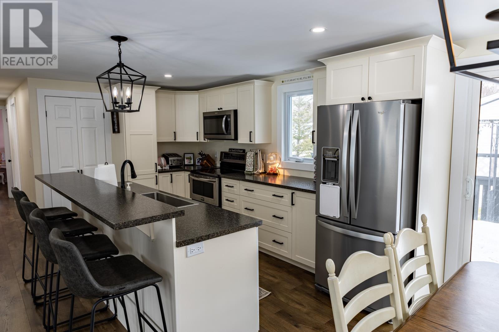 18 SEVENTH AVENUE - 9