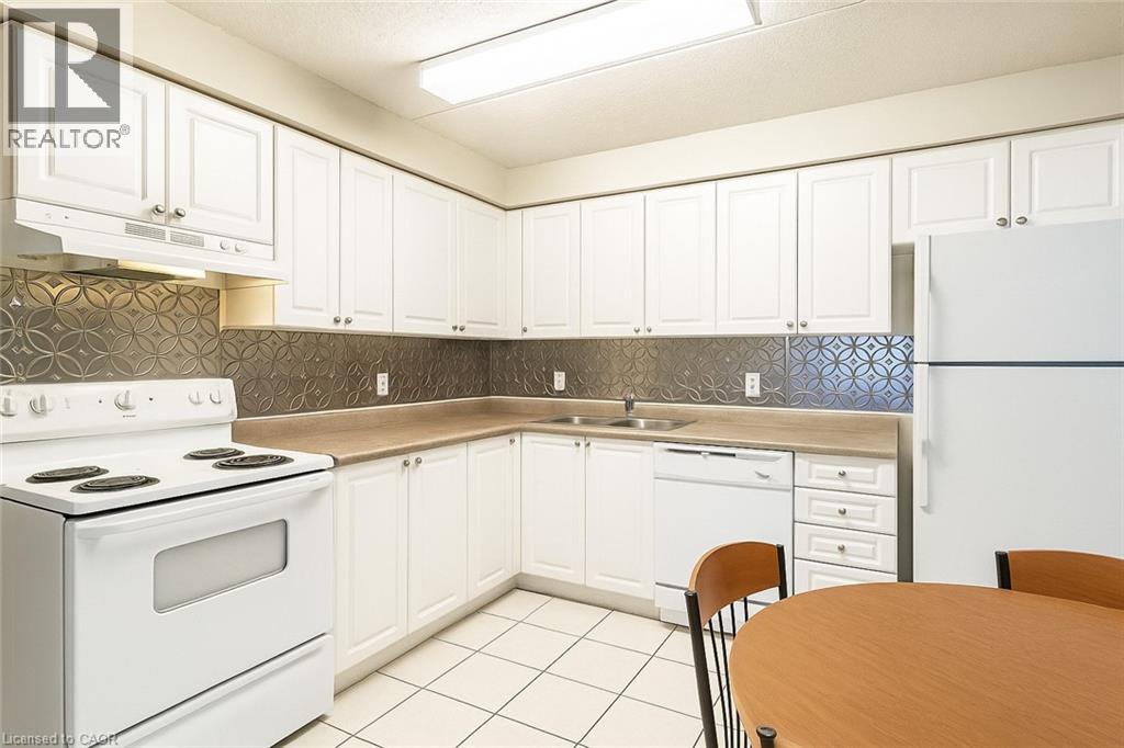 261 LESTER Street Unit# 301, Waterloo, Ontario, N2L3W6 — Photo 9