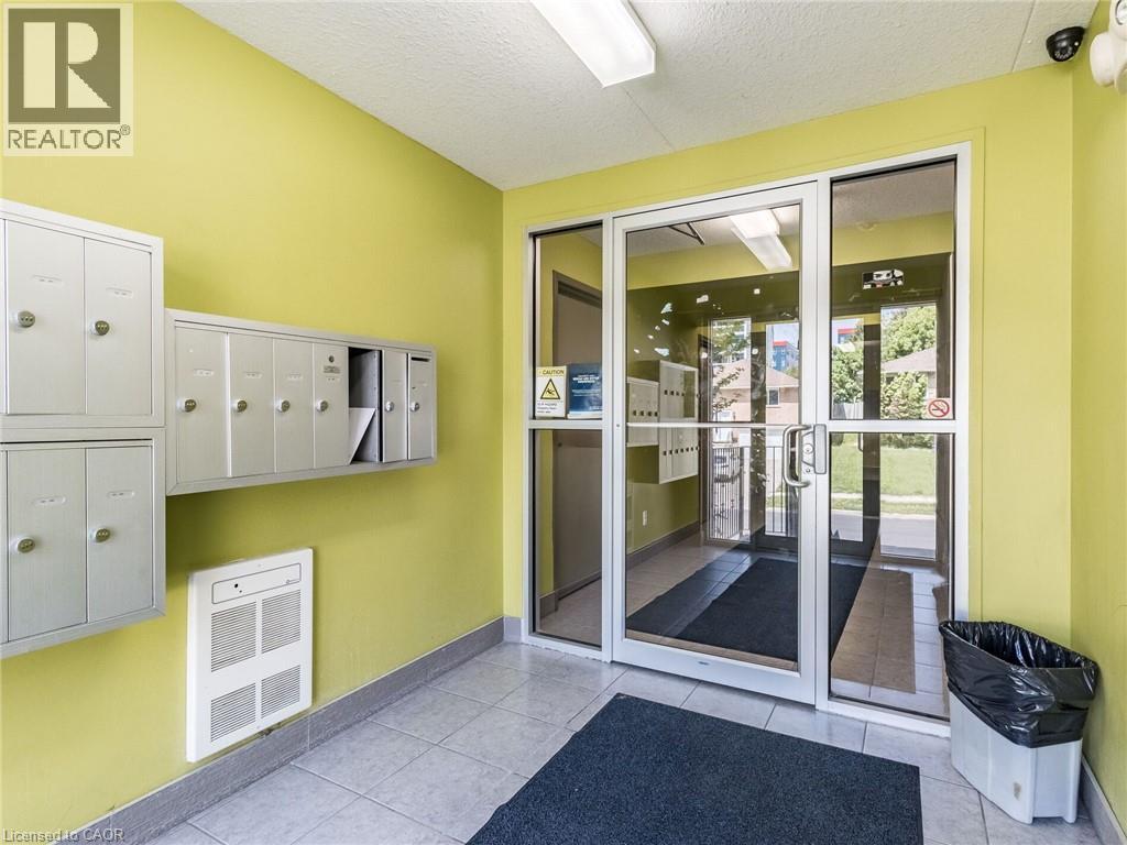 261 LESTER Street Unit# 301, Waterloo, Ontario, N2L3W6 — Photo 5