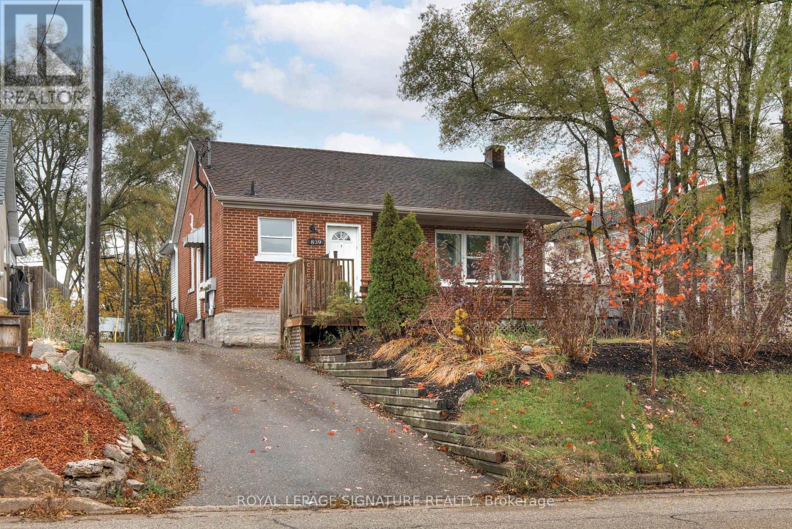 839 STIRLING AVENUE S - 1