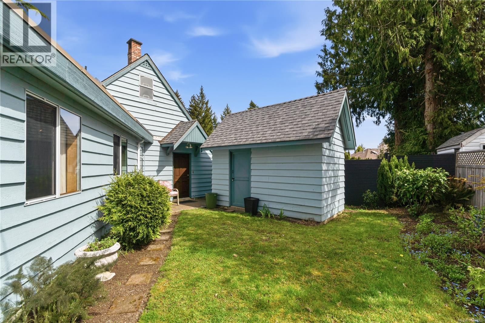 1156 Wedgewood Close - 38