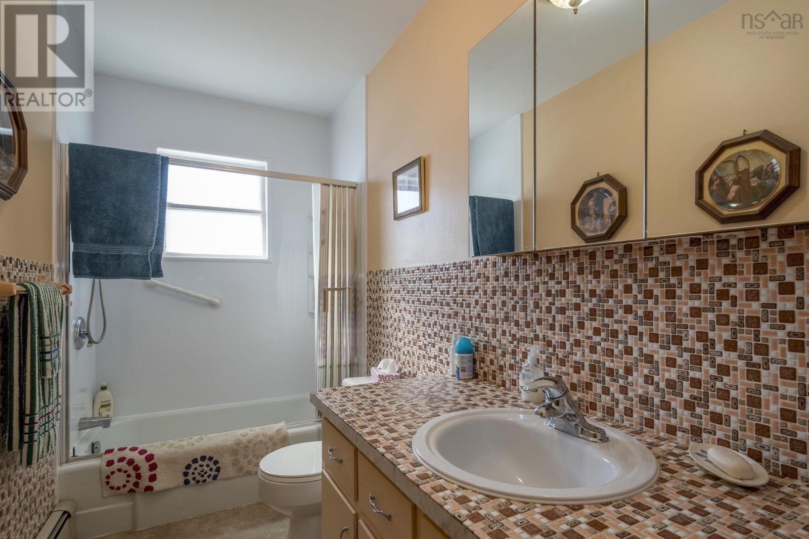 Property 24 of 40 of 777 1 Highway