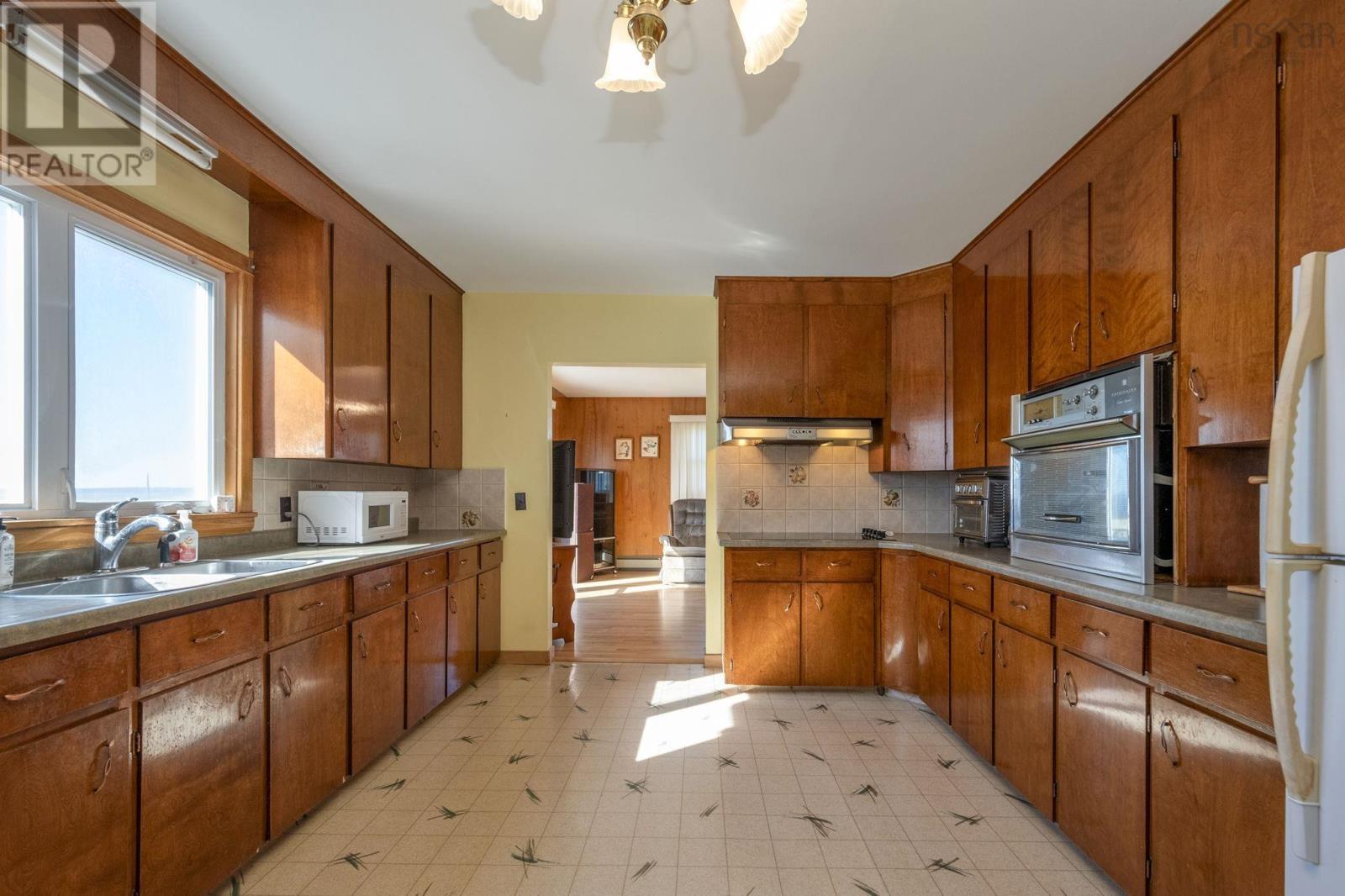 Property 9 of 40 of 777 1 Highway