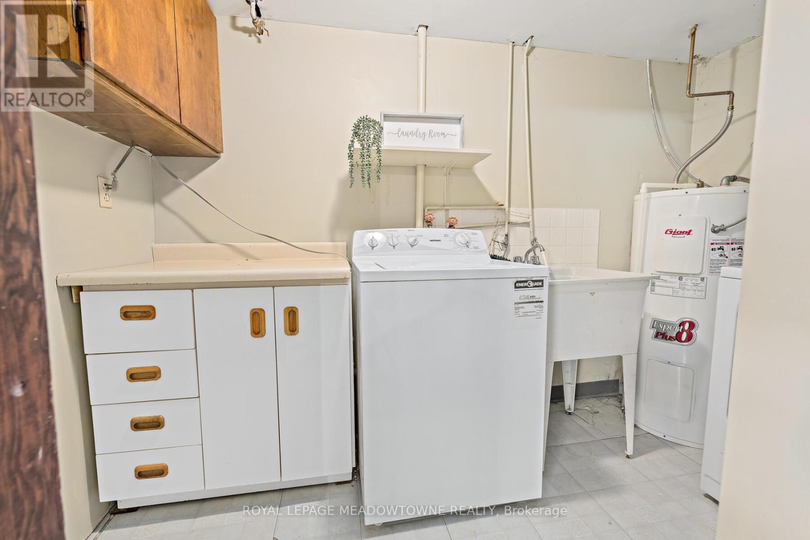 37 PRINCE CHARLES DRIVE - 27