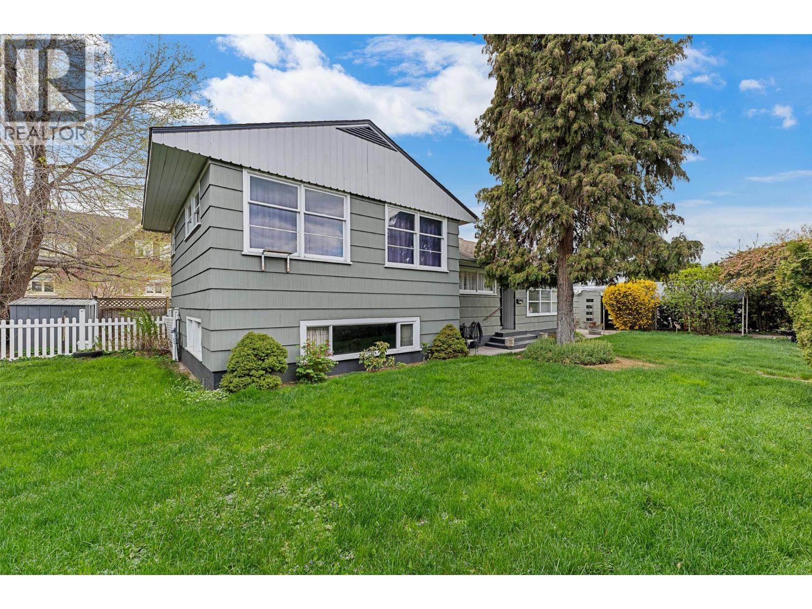  471 Cadder Avenue, Kelowna