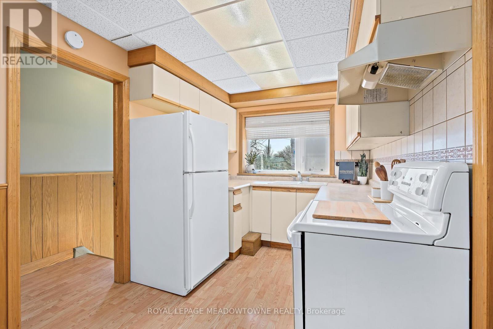 37 PRINCE CHARLES DRIVE - 12