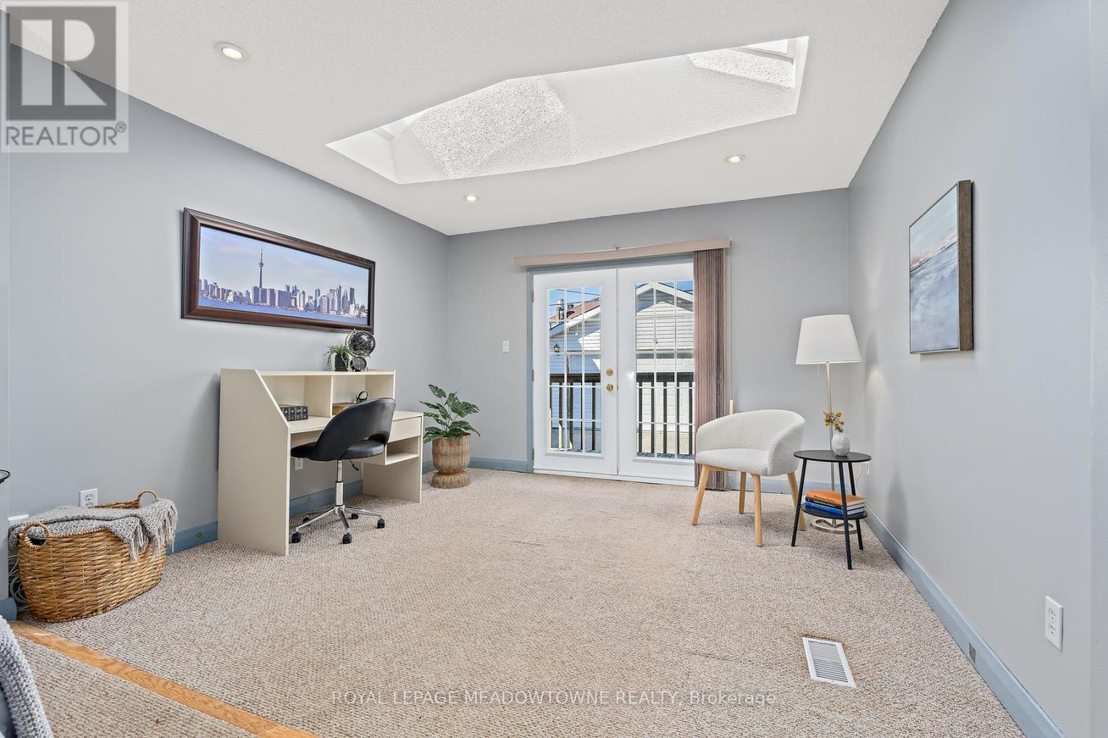 37 PRINCE CHARLES DRIVE - 16