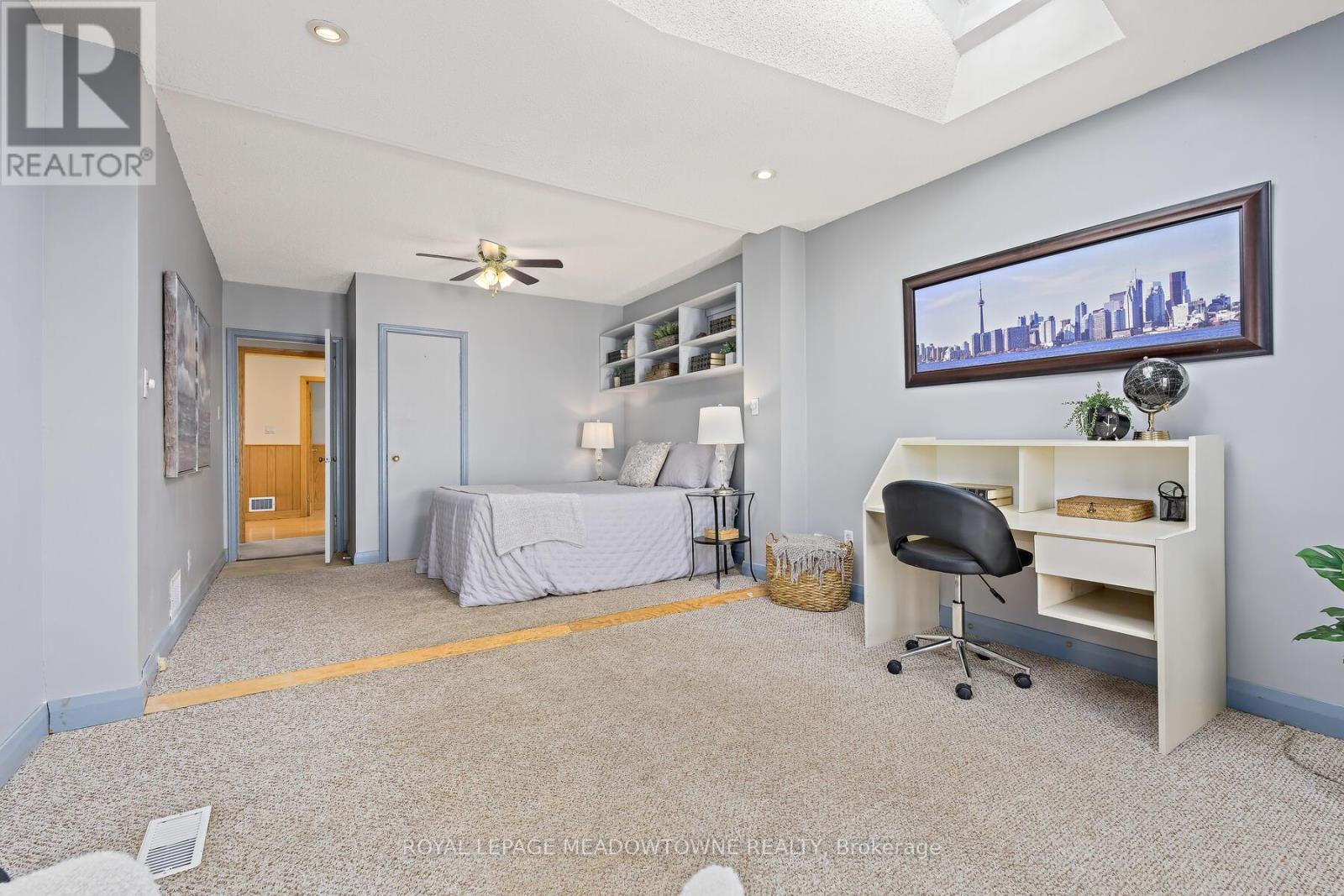 37 PRINCE CHARLES DRIVE - 17