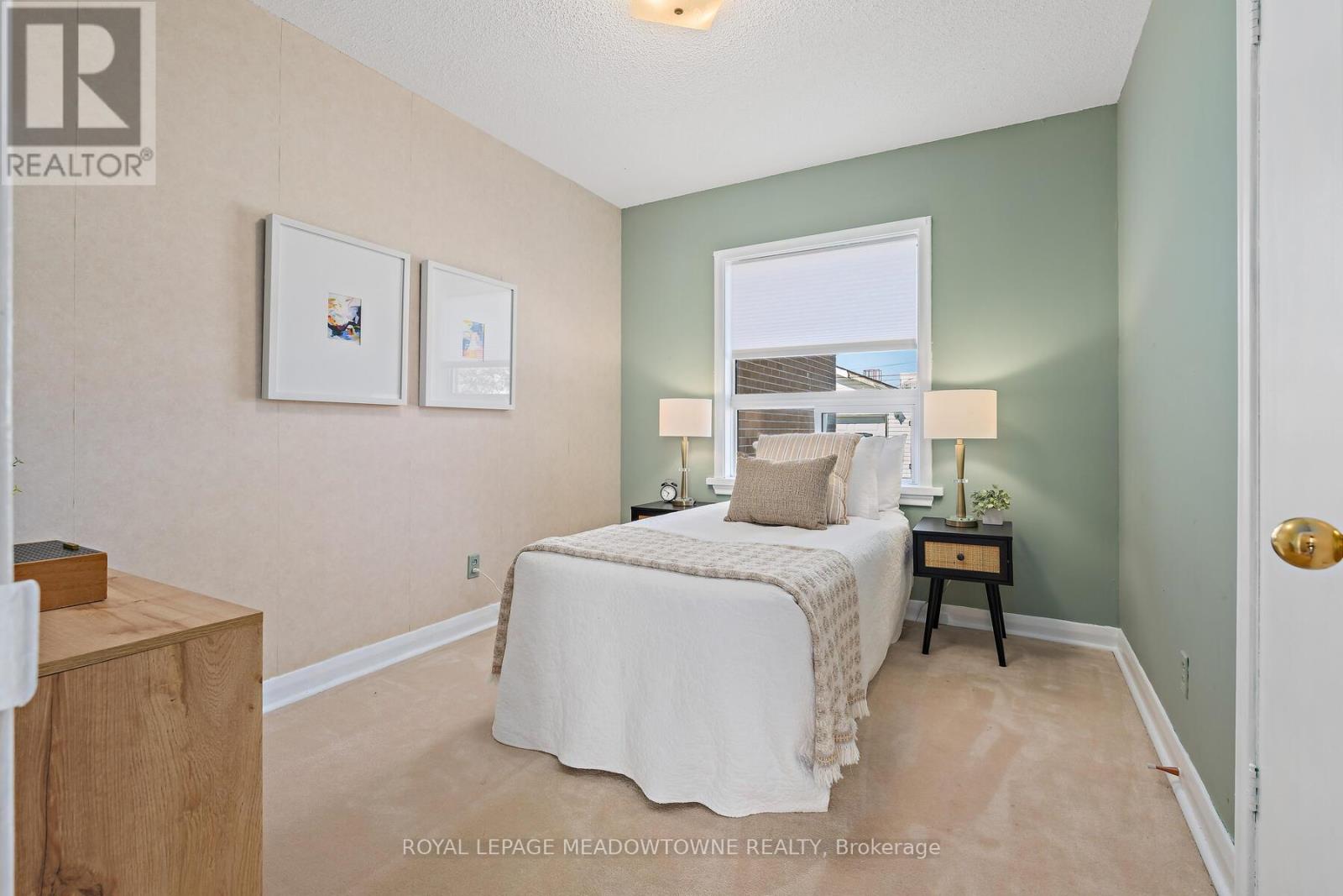 37 PRINCE CHARLES DRIVE - 19