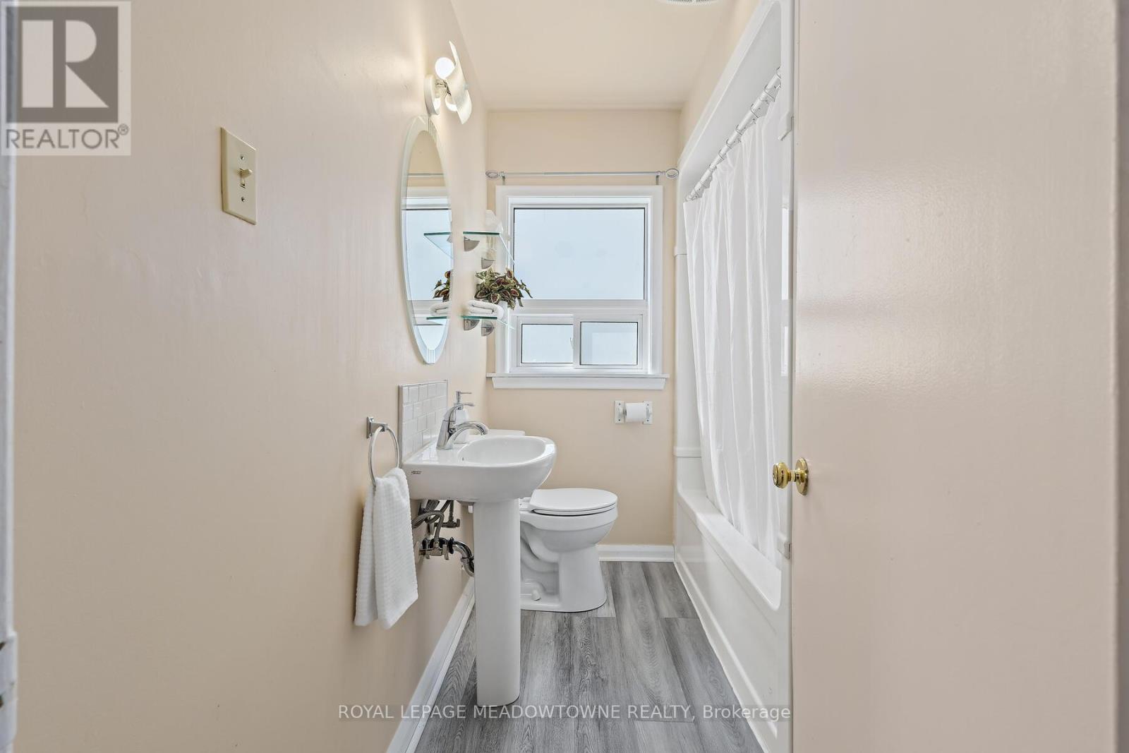 37 PRINCE CHARLES DRIVE - 20