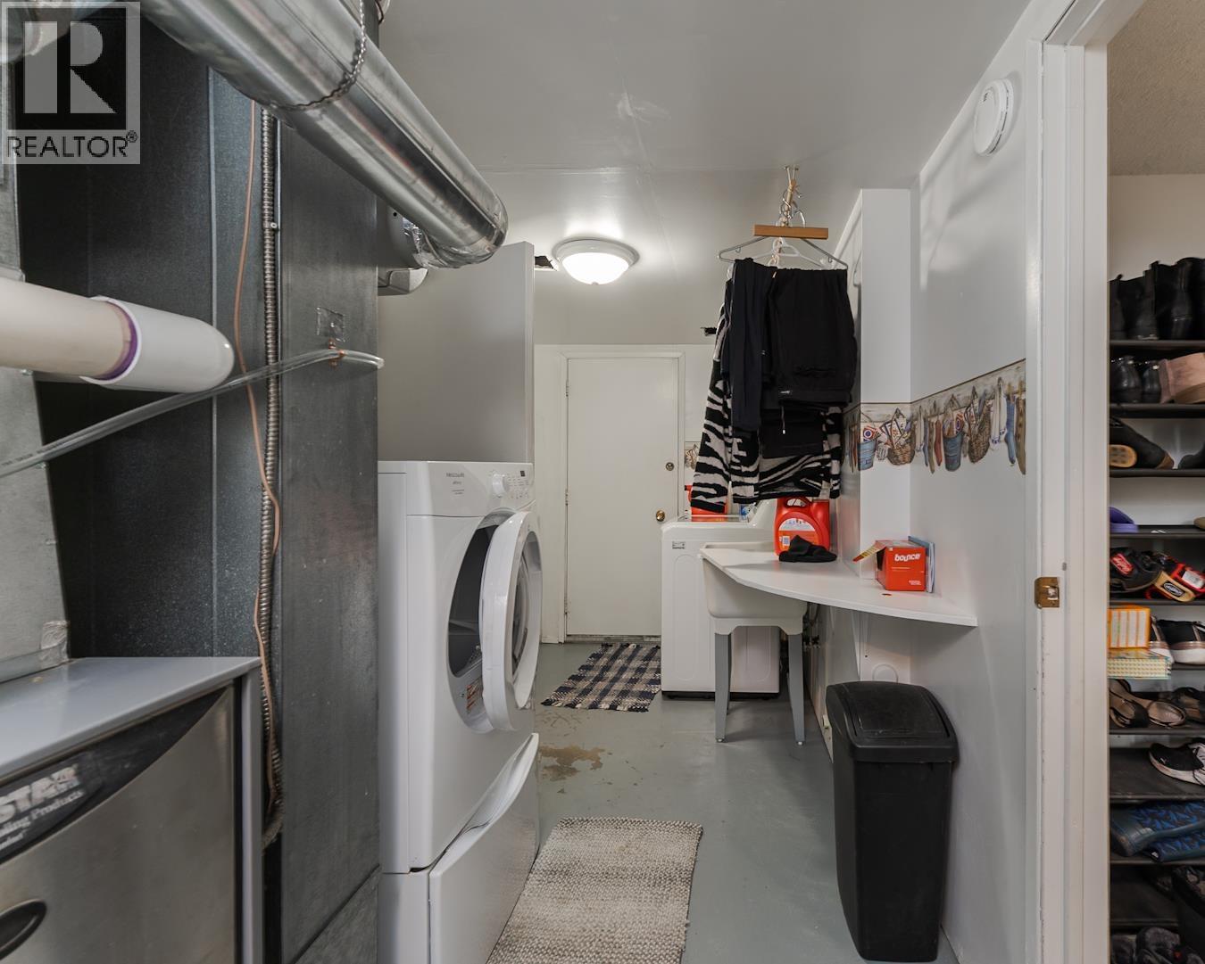 2978 OAKRIDGE CRESCENT - 27