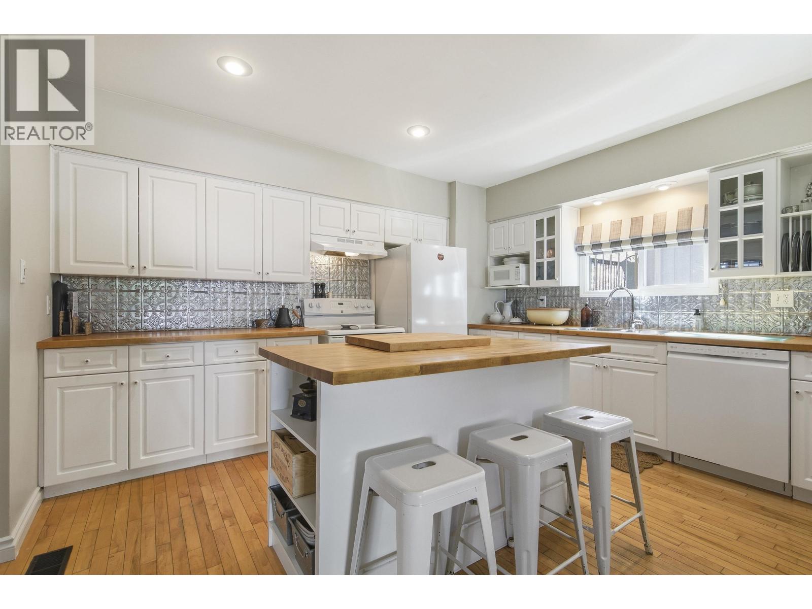 2029 PHILIP AVENUE, North Vancouver