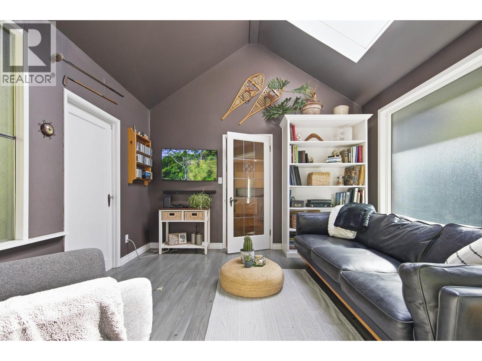 2029 PHILIP AVENUE, North Vancouver