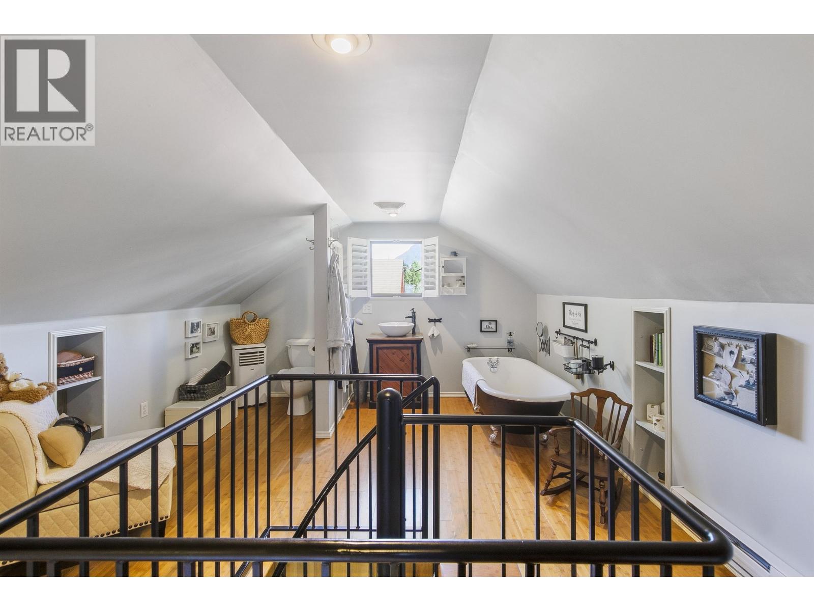 2029 PHILIP AVENUE, North Vancouver