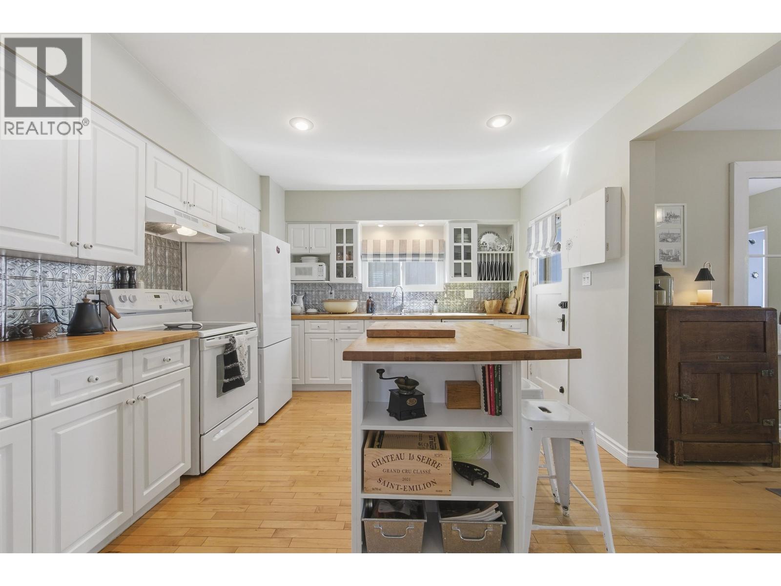 2029 PHILIP AVENUE, North Vancouver