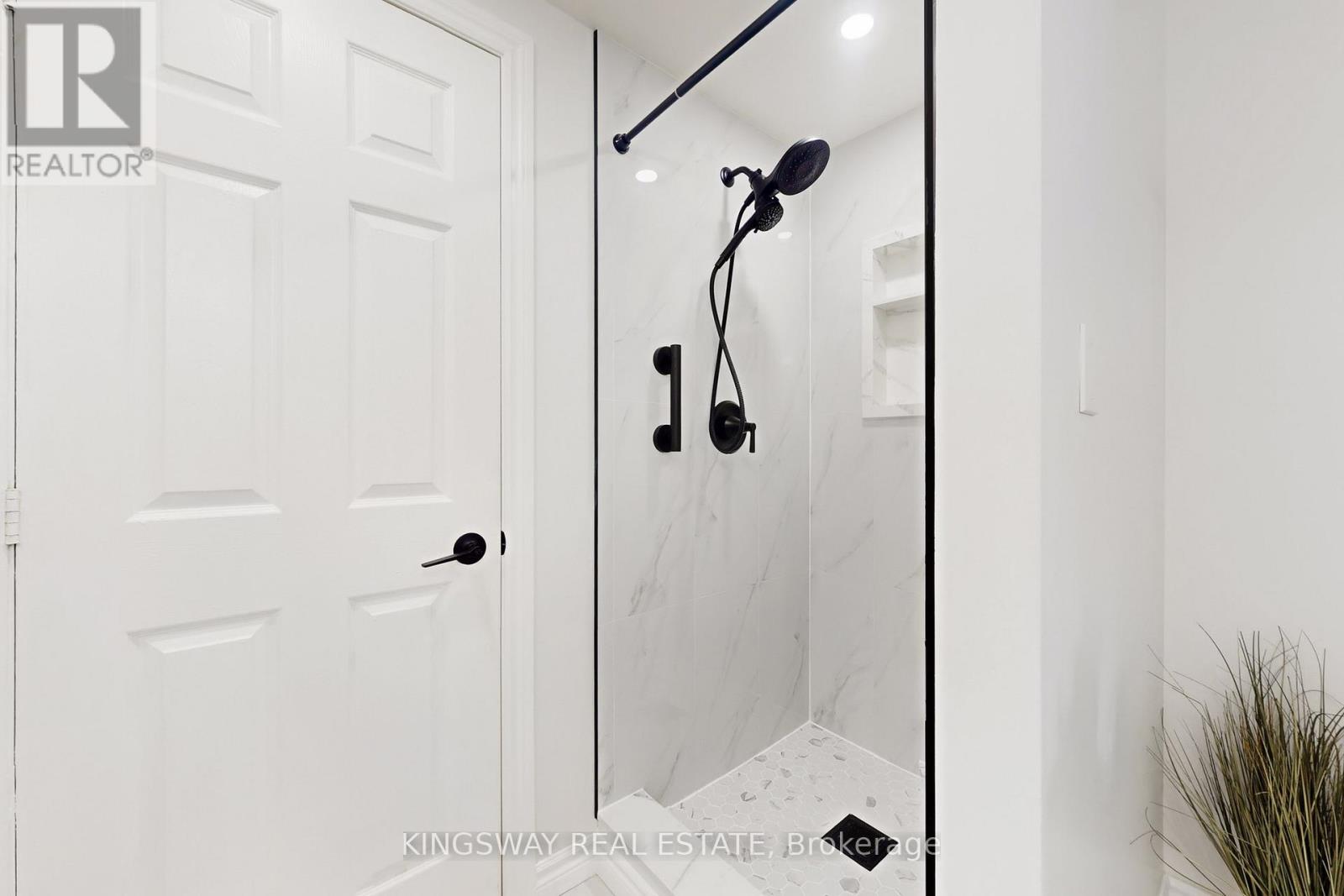 Main Floor Walk in Shower