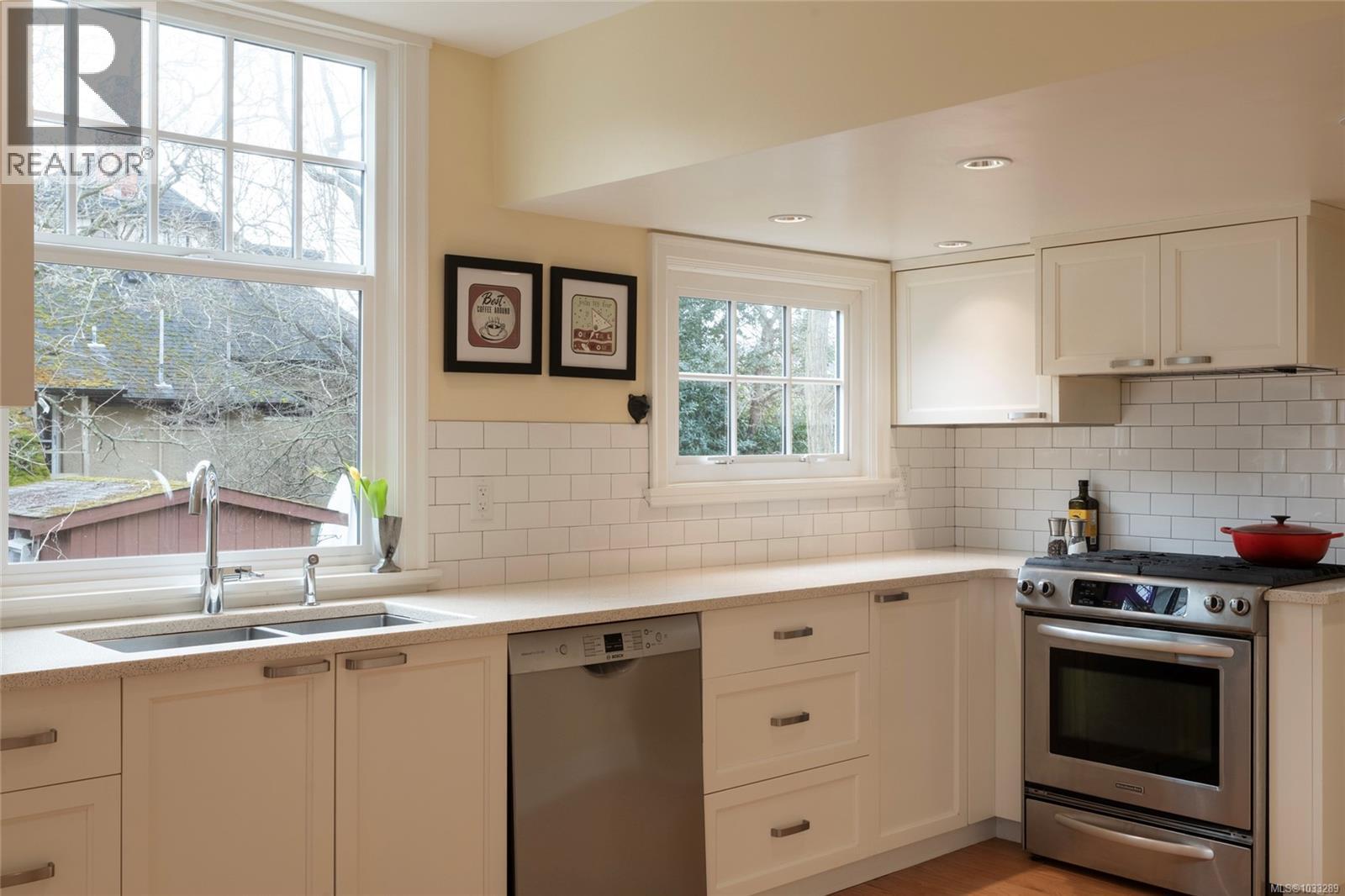  2663 Orchard Avenue, Oak Bay