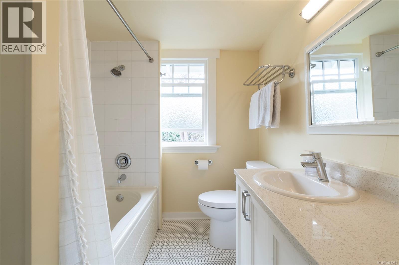  2663 Orchard Avenue, Oak Bay