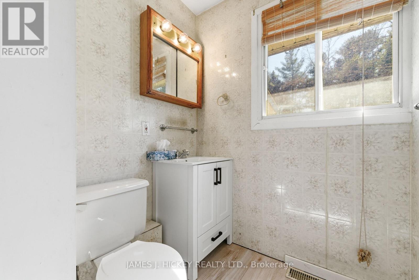 38 BEACH AVENUE - 25