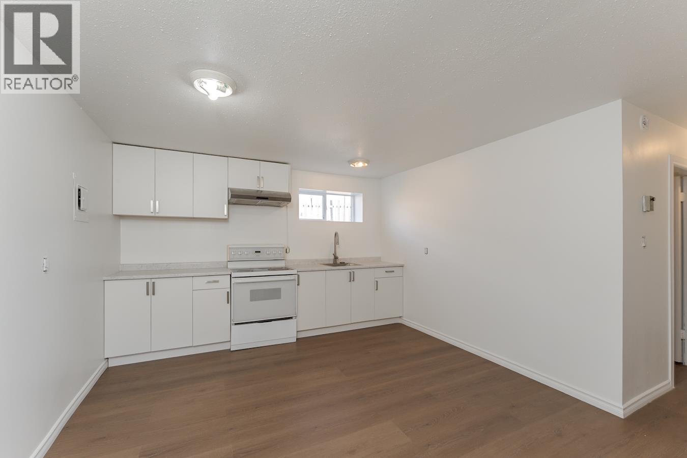 3806 5TH AVENUE - 16