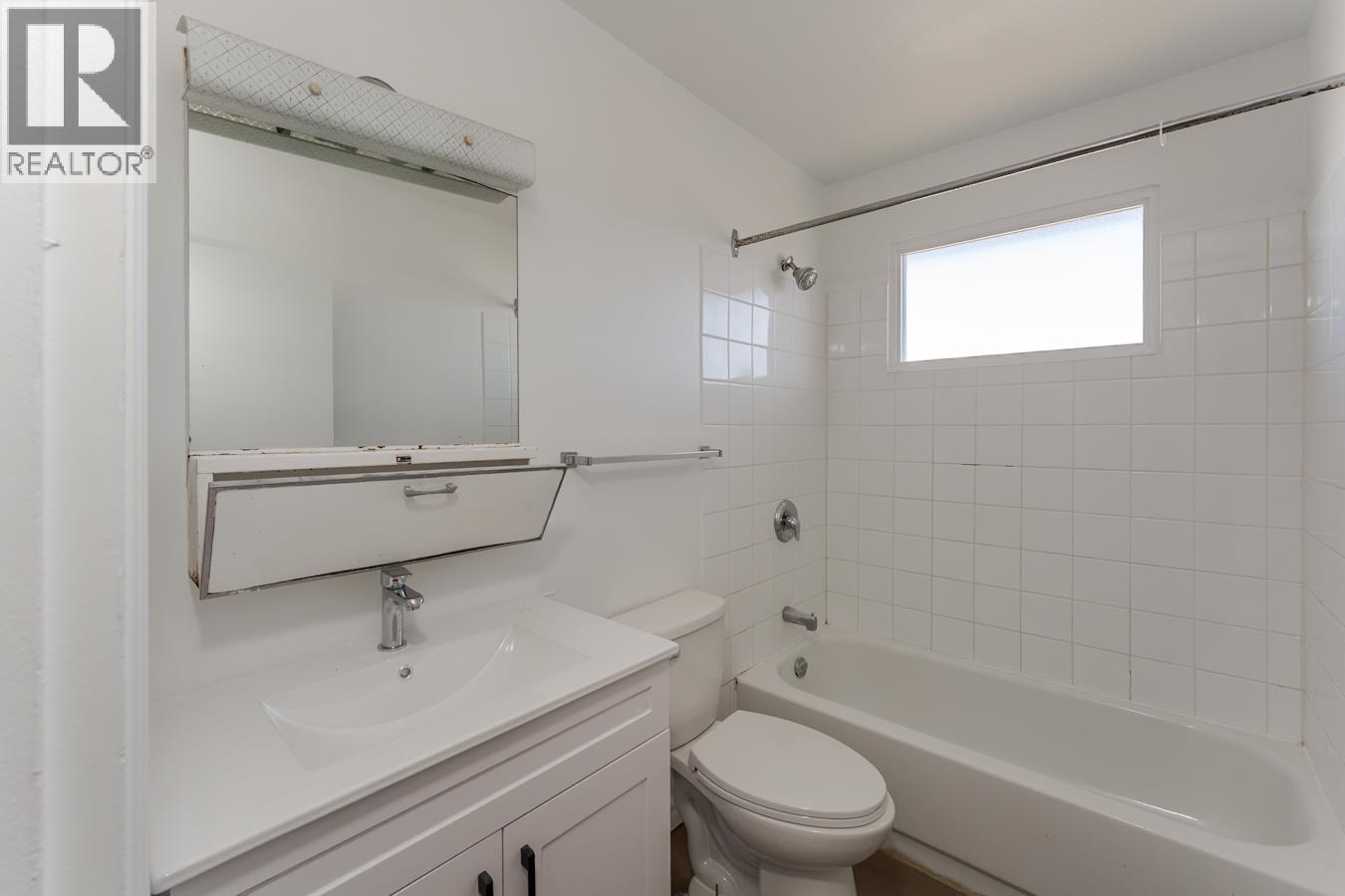 3806 5TH AVENUE - 21