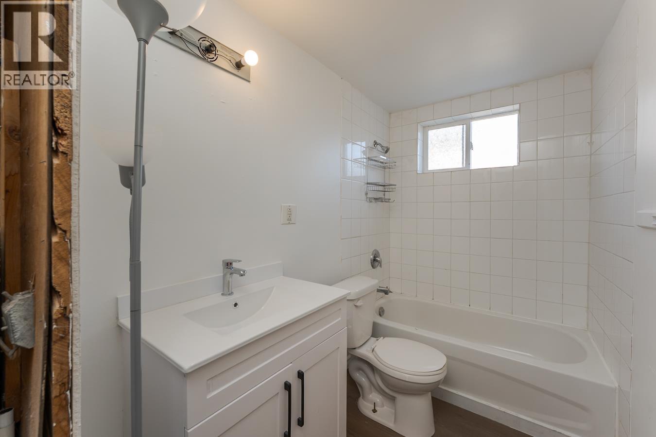 3806 5TH AVENUE - 29