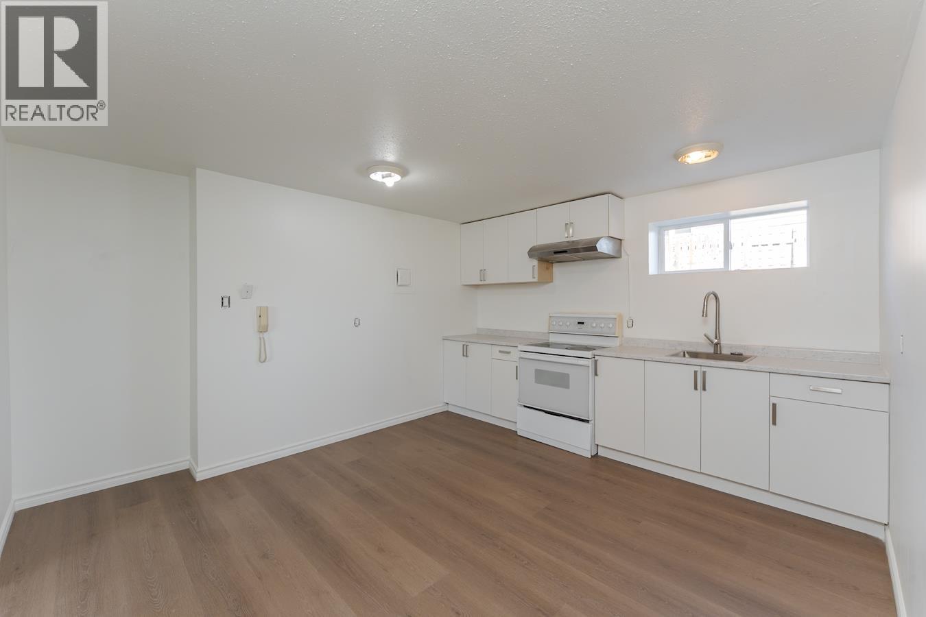 3806 5TH AVENUE - 24