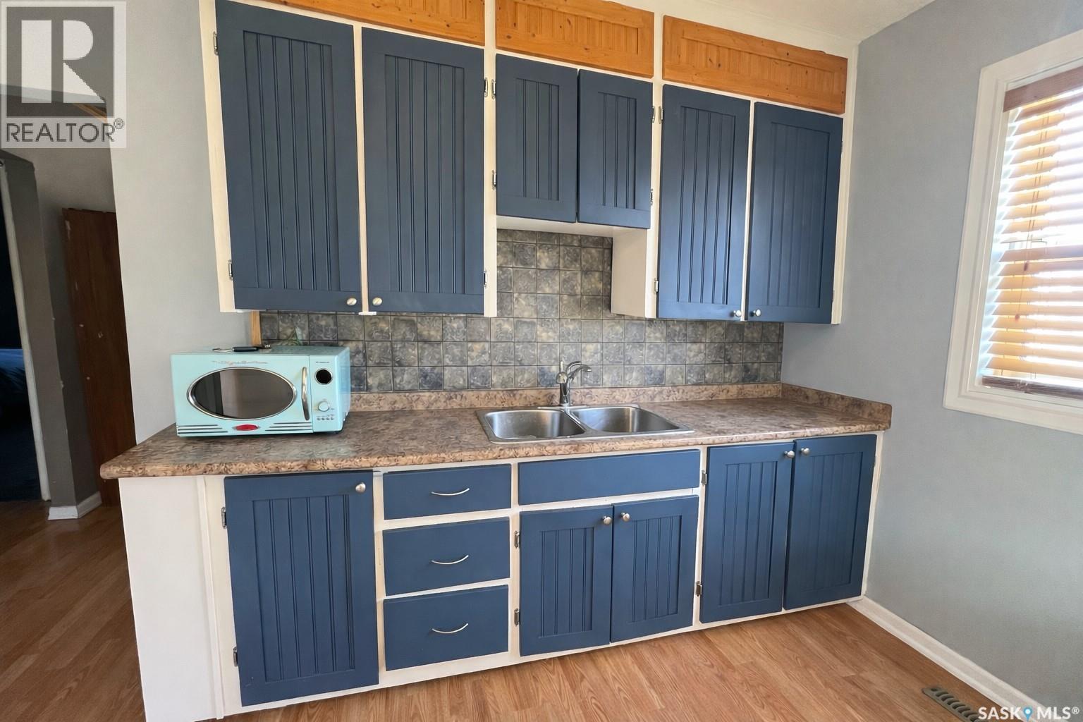 1600 CHAPLIN STREET E - 5