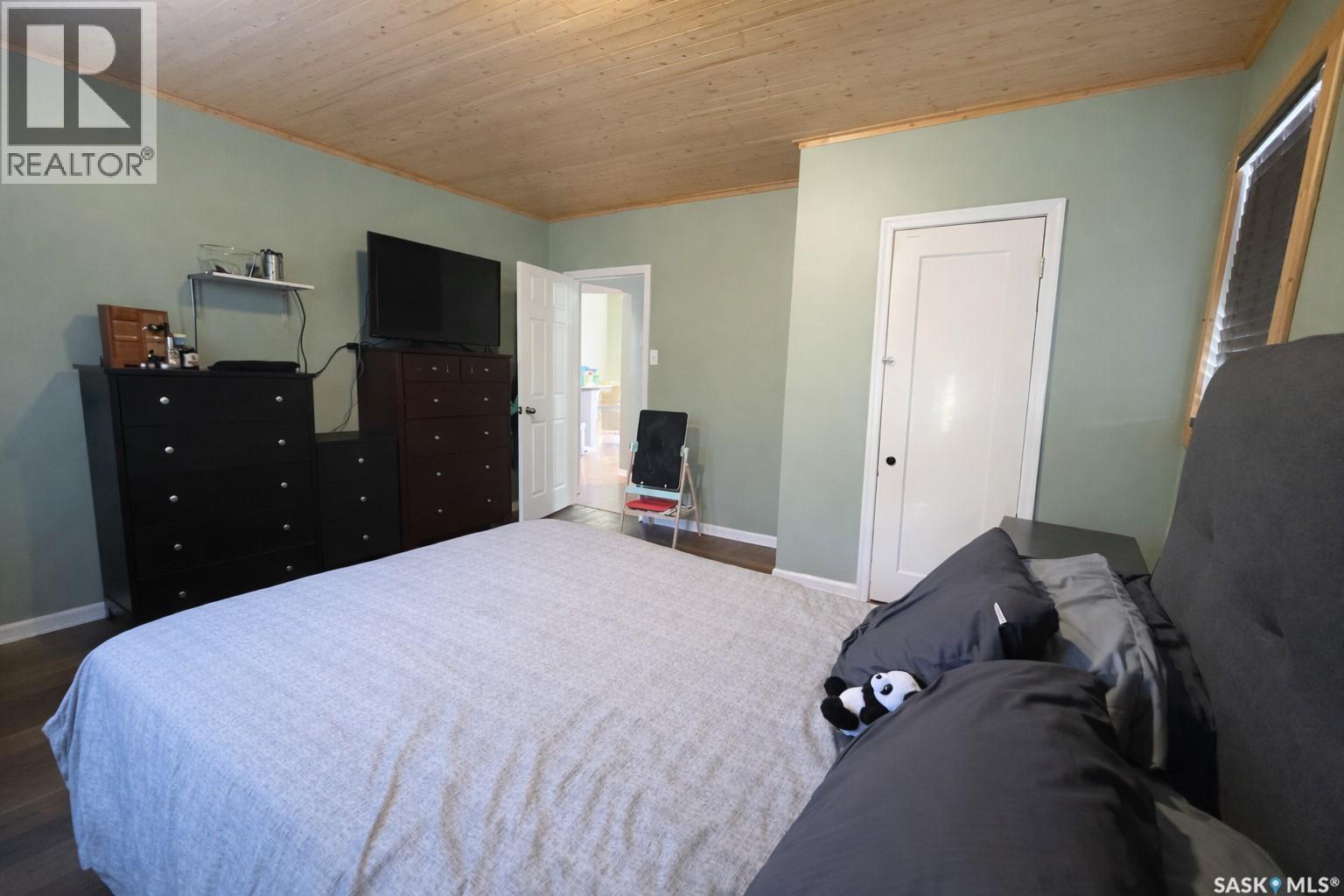1600 CHAPLIN STREET E - 14