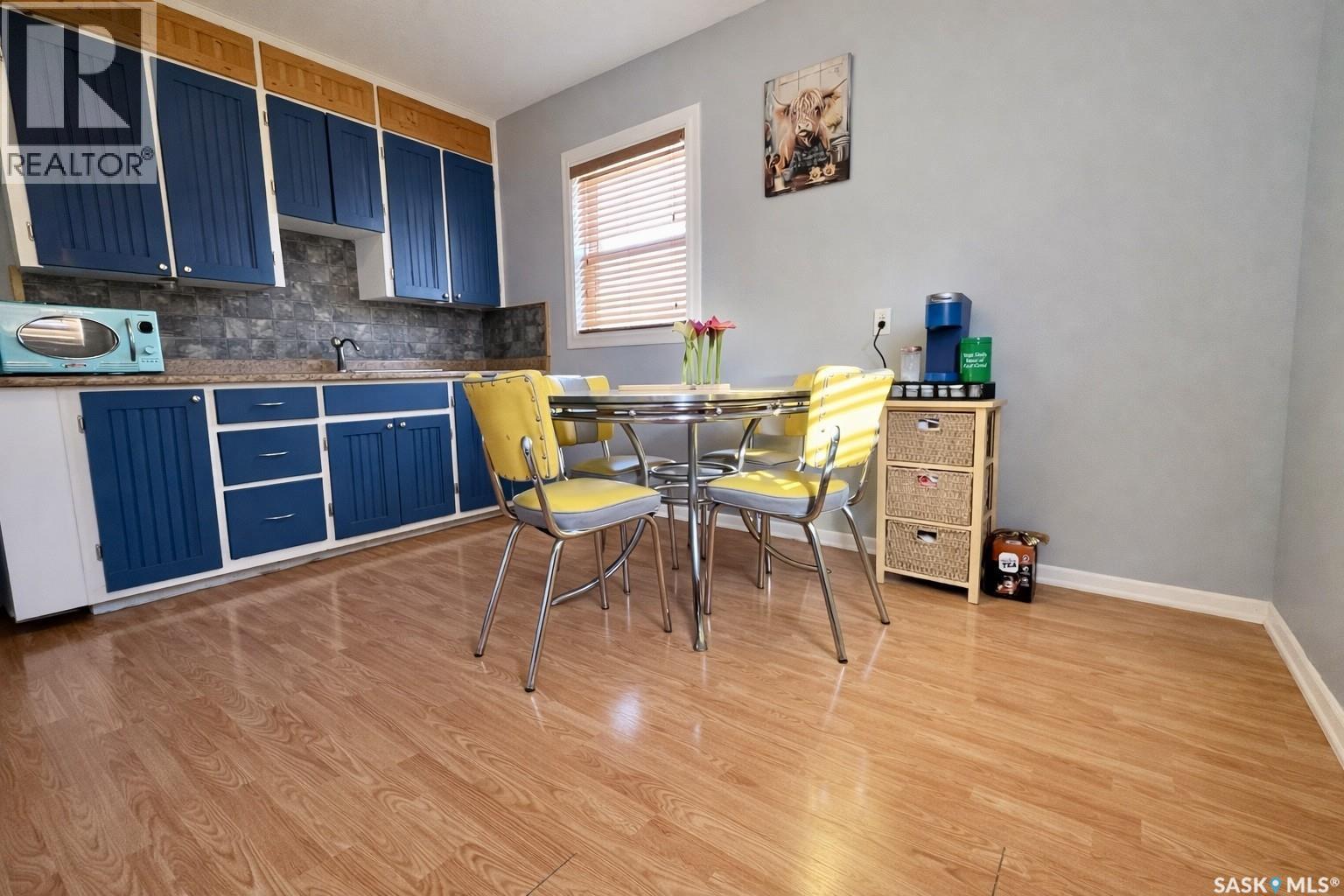 1600 CHAPLIN STREET E - 4