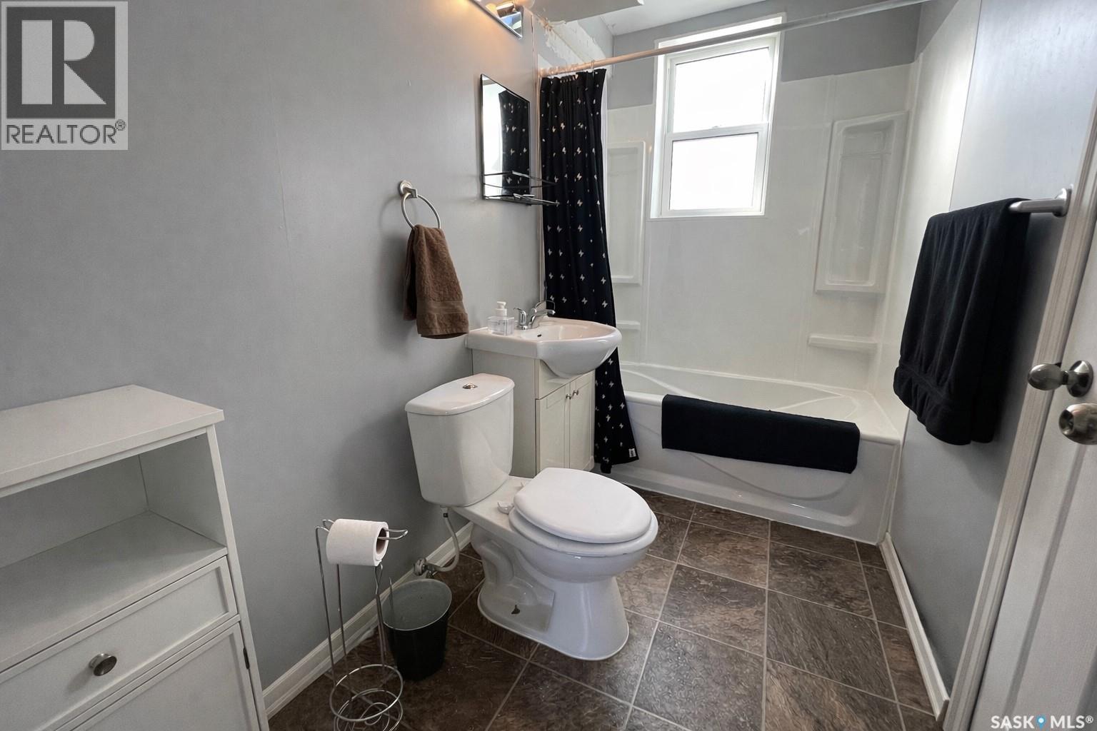 1600 CHAPLIN STREET E - 19