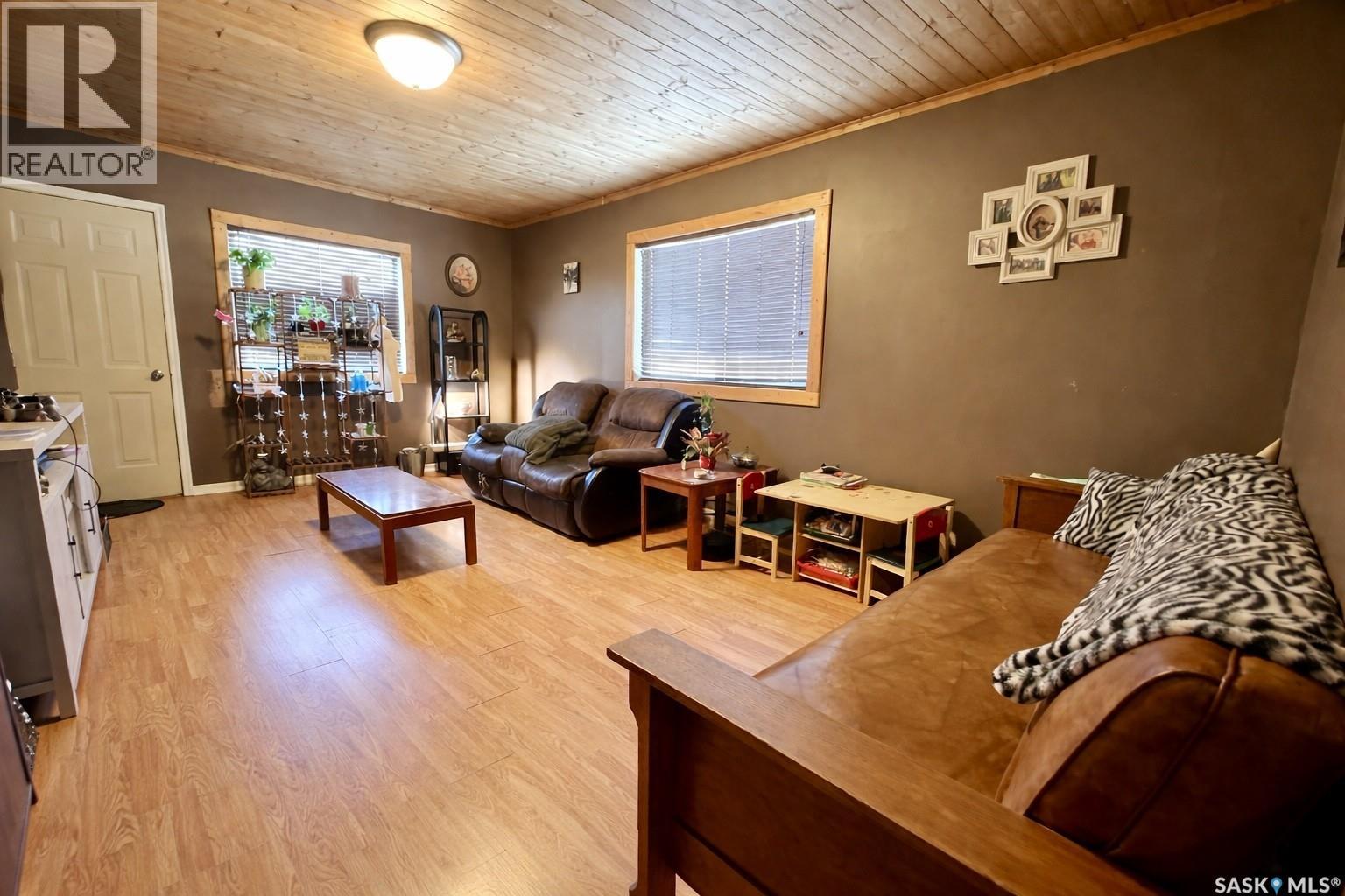 1600 CHAPLIN STREET E - 8