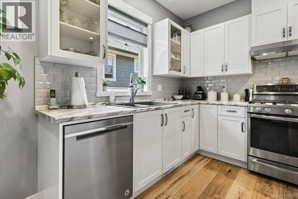 3028 Swanson St - 11