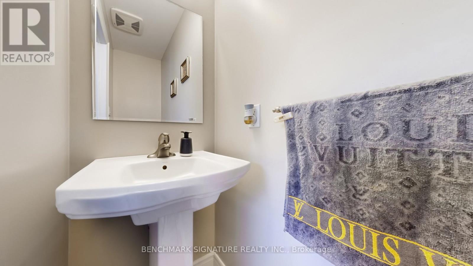 105 DORIS AVENUE - 19