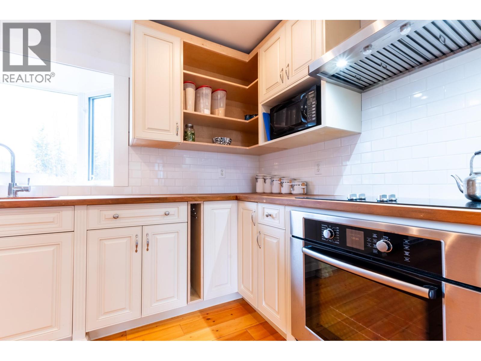 Photo 10 of 24 — 37729 UPPER FRASER ROAD · Prince George, BC