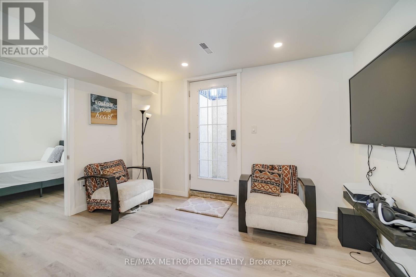 19 GLENABBEY DRIVE - 20