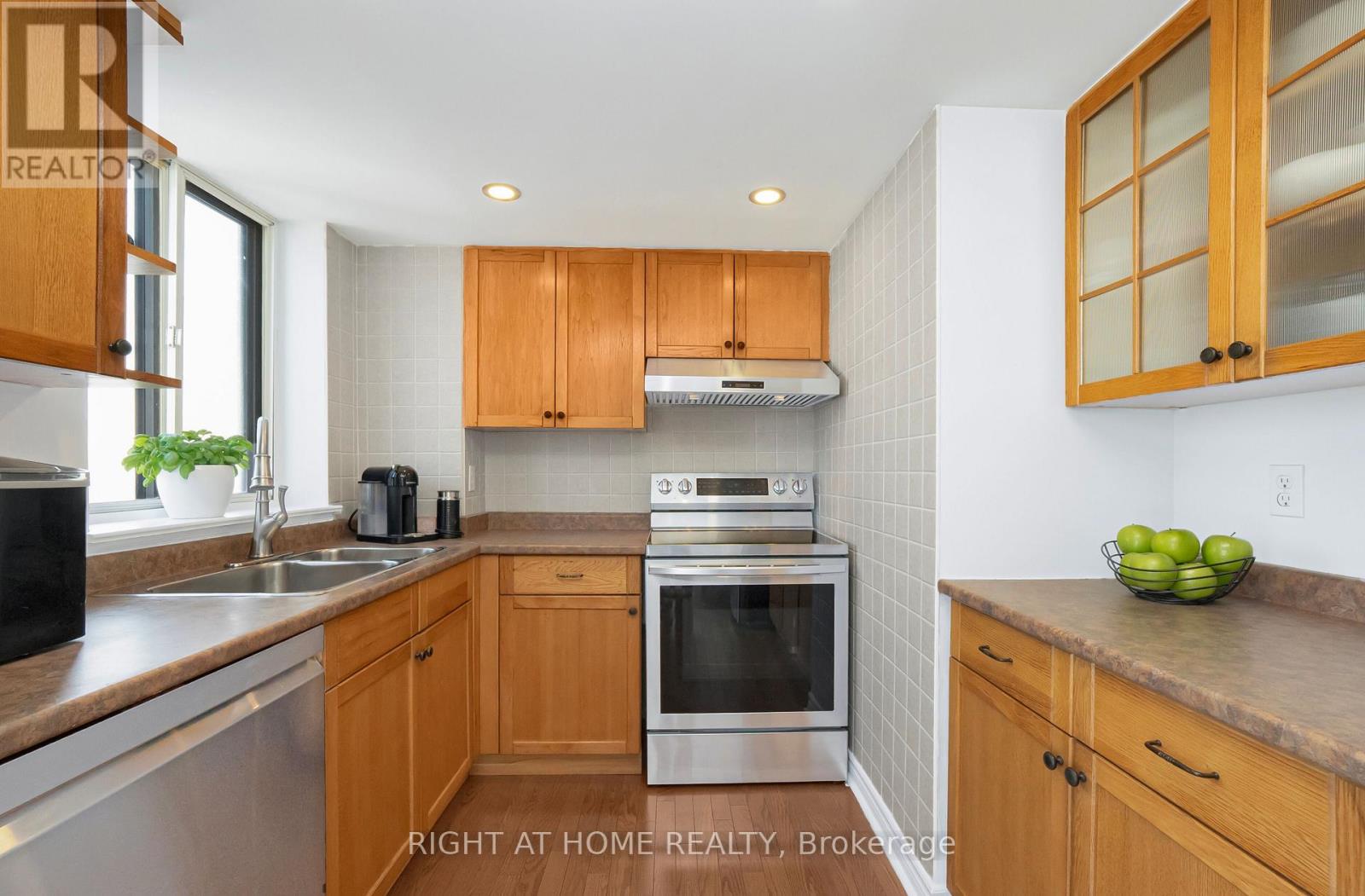 #1507 1360 RATHBURN ROAD E - 23