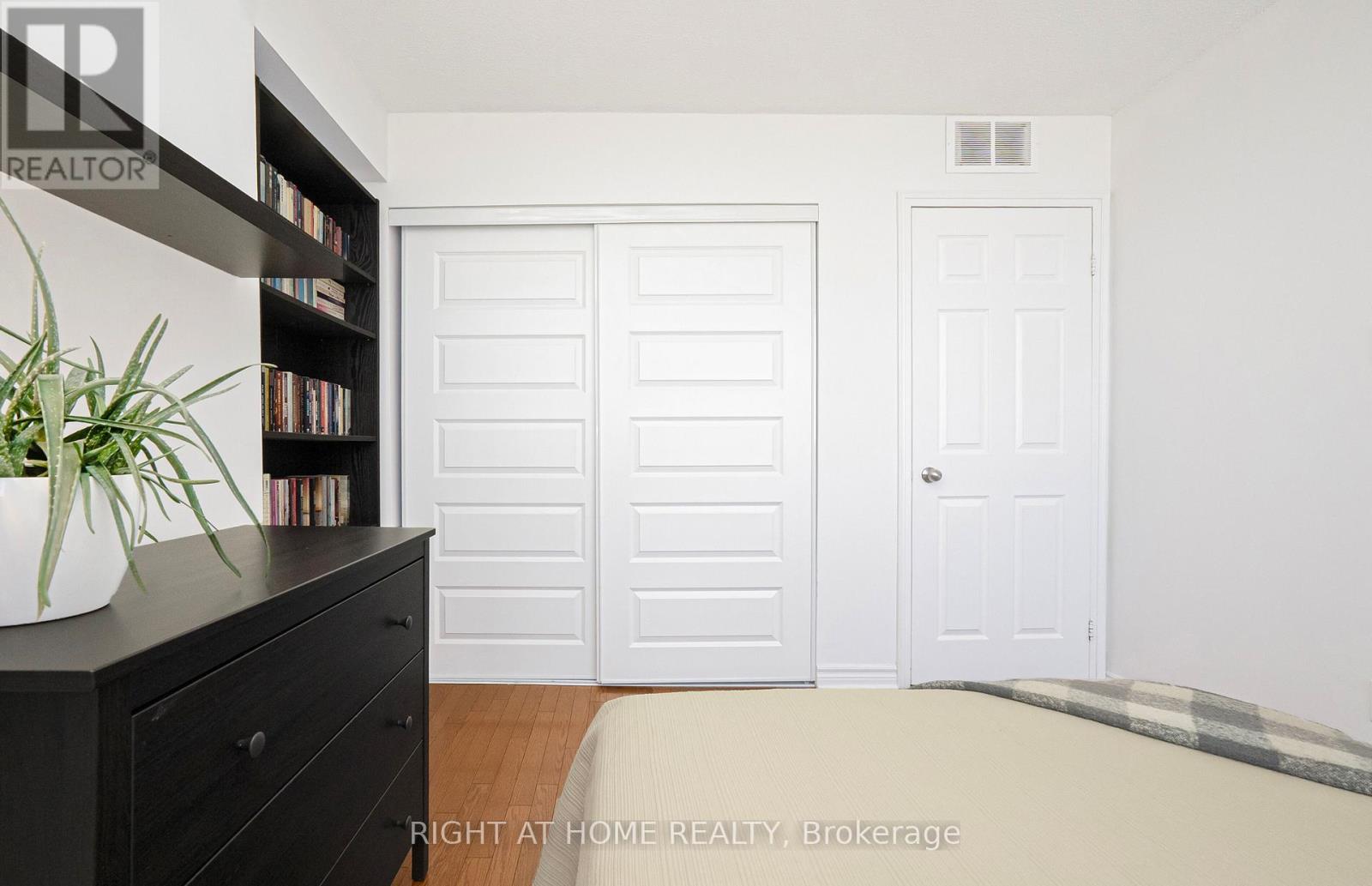 #1507 1360 RATHBURN ROAD E - 25