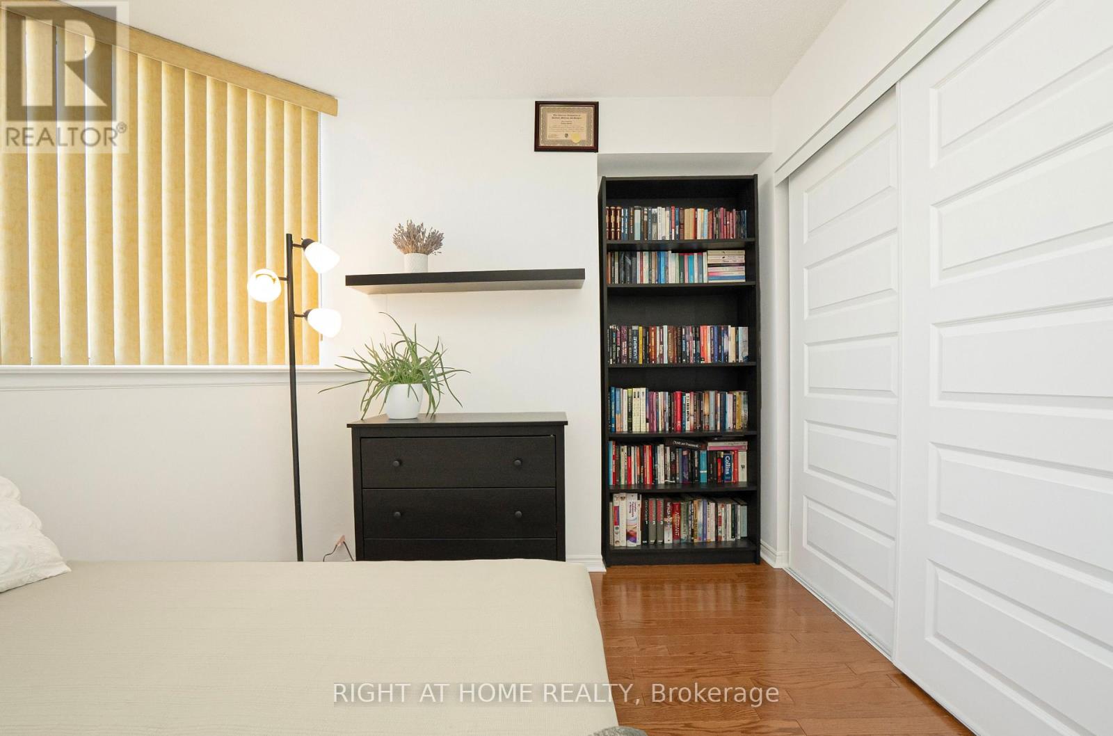 #1507 1360 RATHBURN ROAD E - 27